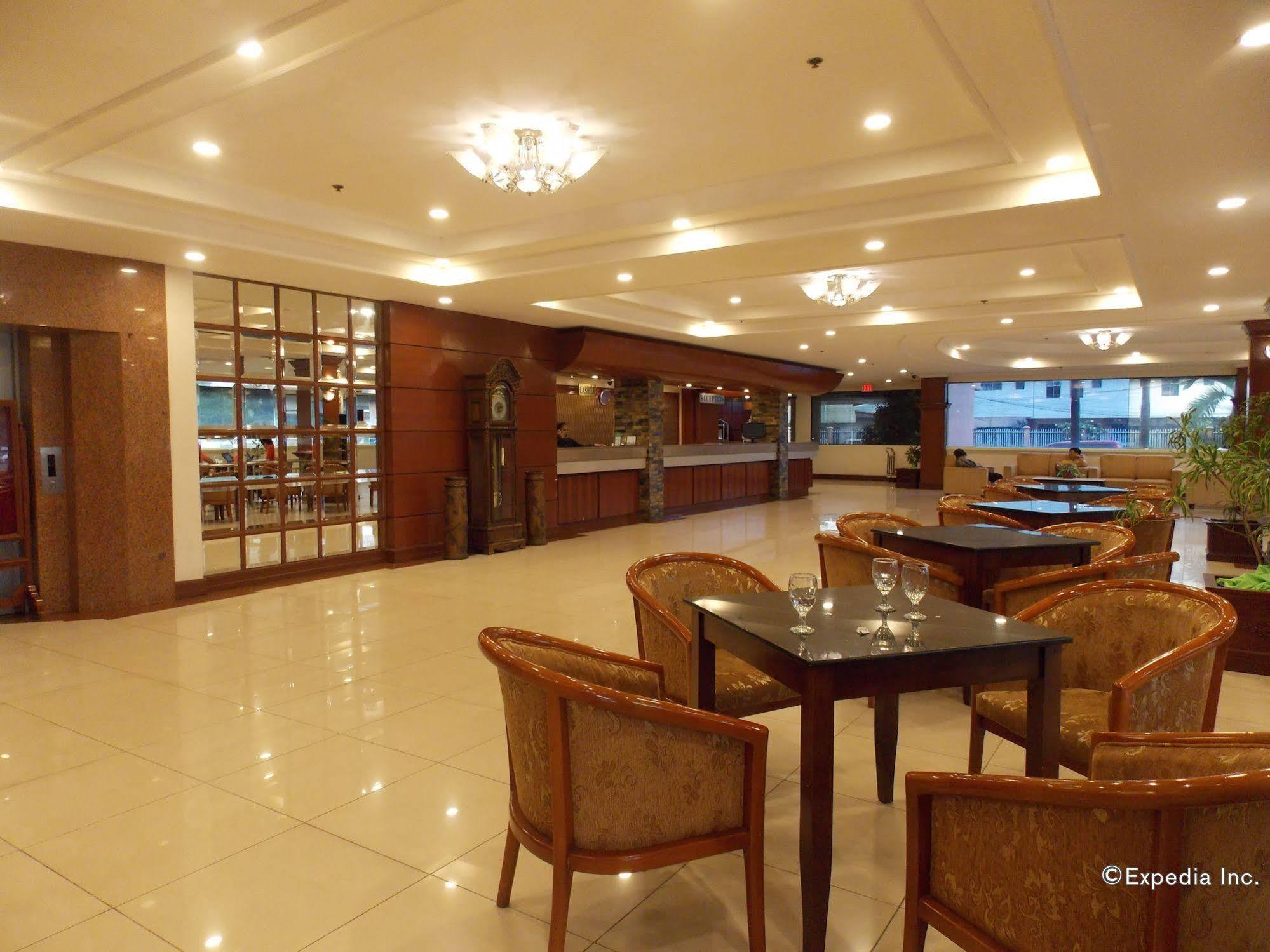 Grand Regal Hotel Баколод Экстерьер фото