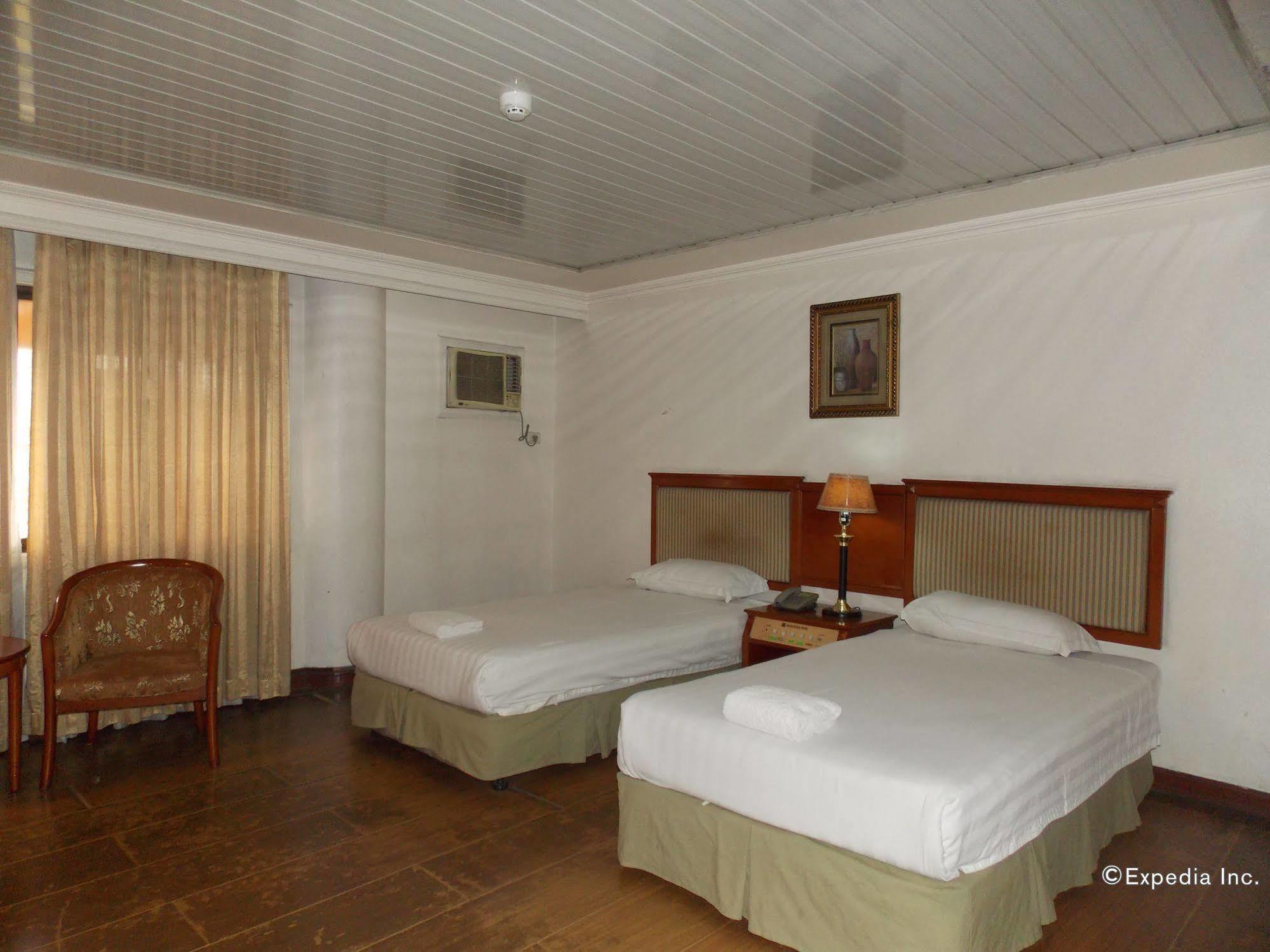 Grand Regal Hotel Баколод Экстерьер фото