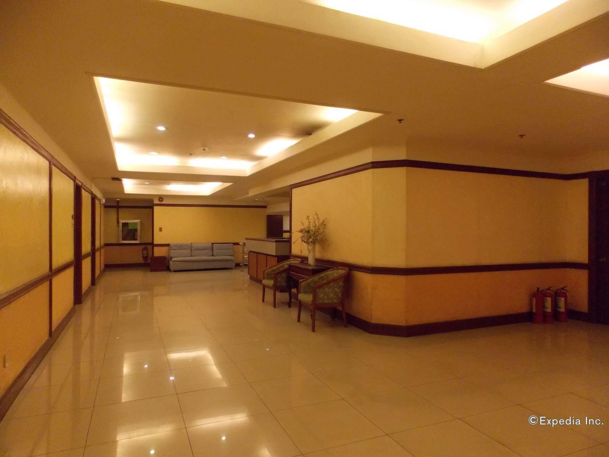 Grand Regal Hotel Баколод Экстерьер фото