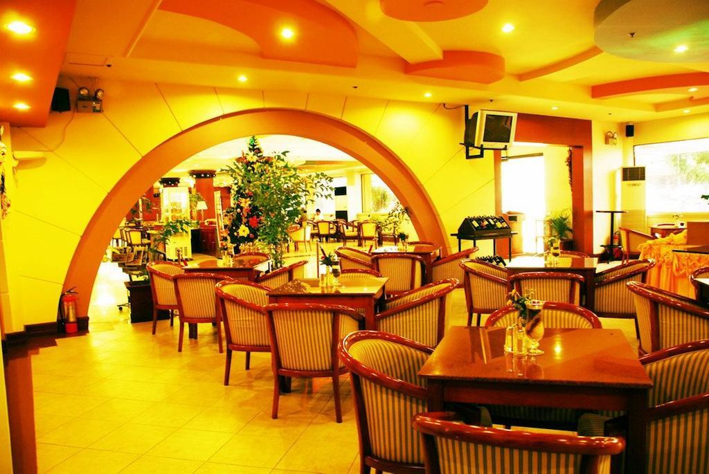 Grand Regal Hotel Баколод Экстерьер фото