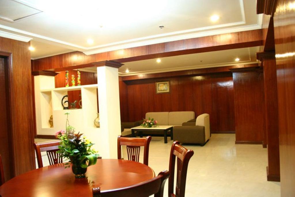 Grand Regal Hotel Баколод Экстерьер фото
