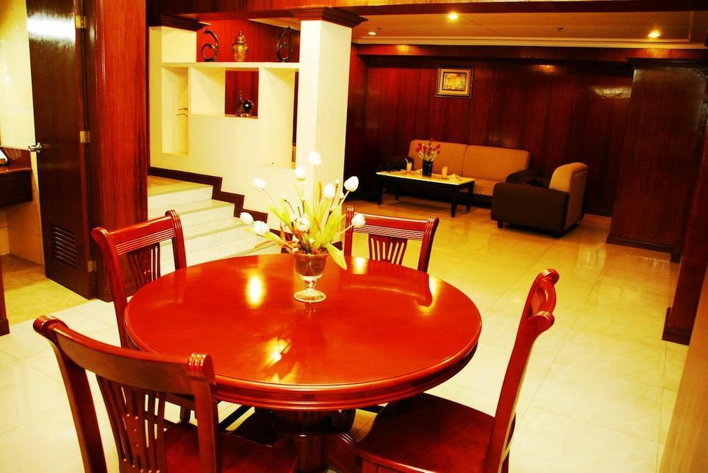 Grand Regal Hotel Баколод Экстерьер фото